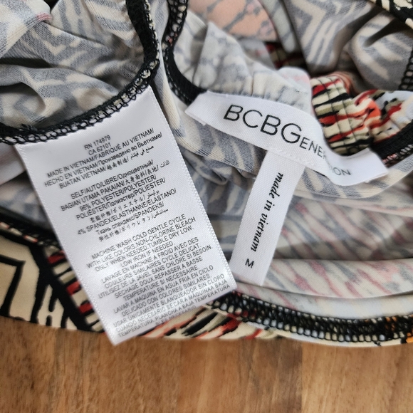 BCBGeneration Tropical‎ Ripple Low V-neck Bodysuit Size Medium - Picture 11 of 11